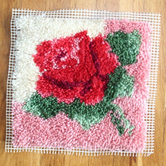 Vintage Latch Hook Rug Pink Green Rose 12" x 12" Finish as Pillow or Wall Decor - Picture 1 of 7